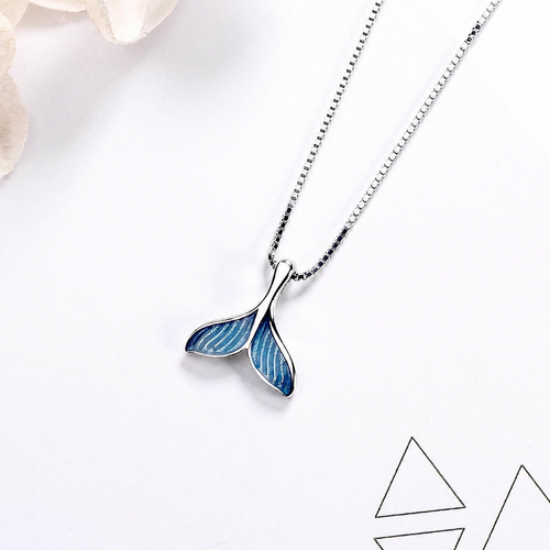 Collier queue de baleine bleue tendance bohème chic